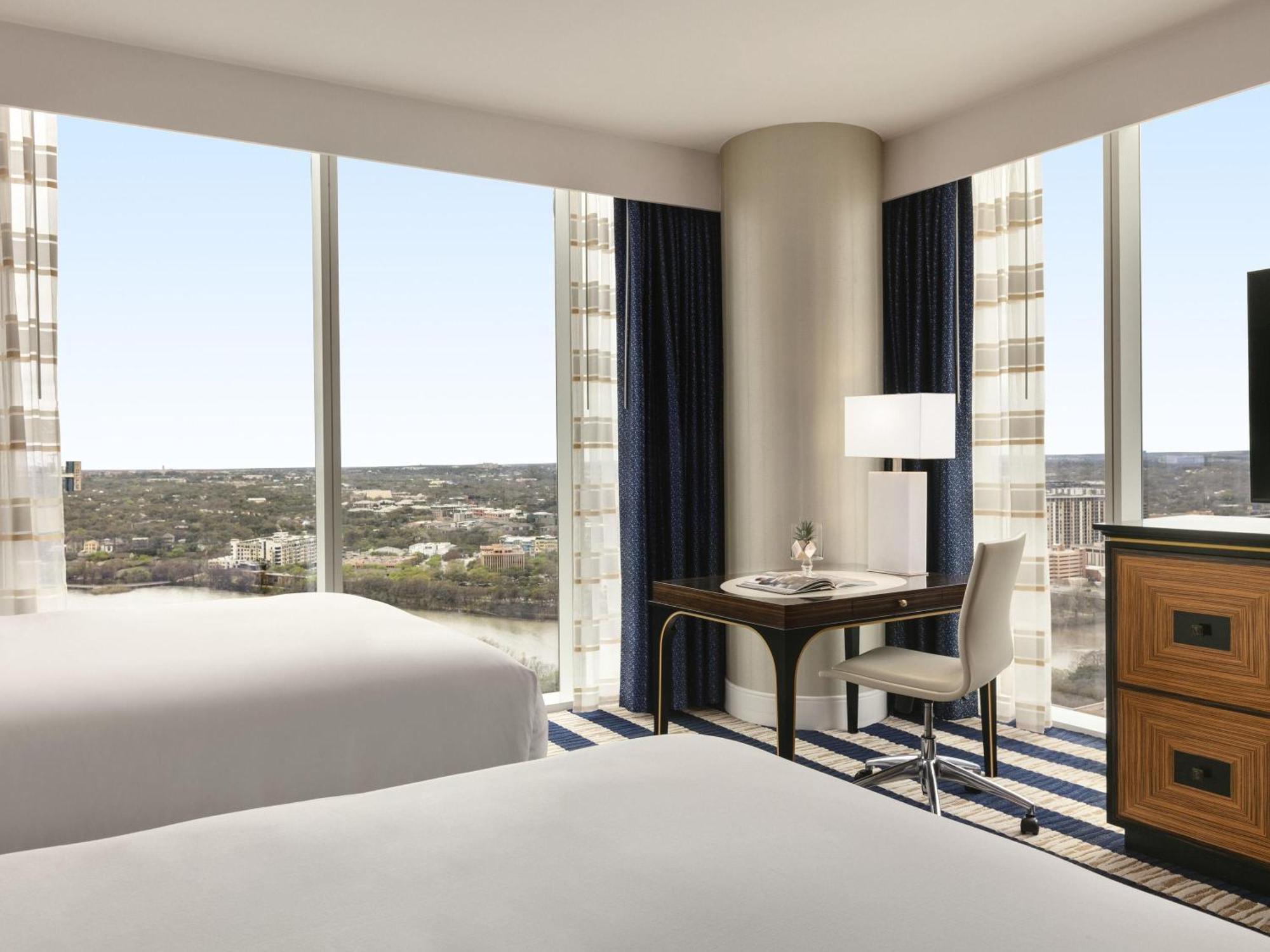 Signature Corner Queen Room with Two Queen Beds and Skyline View